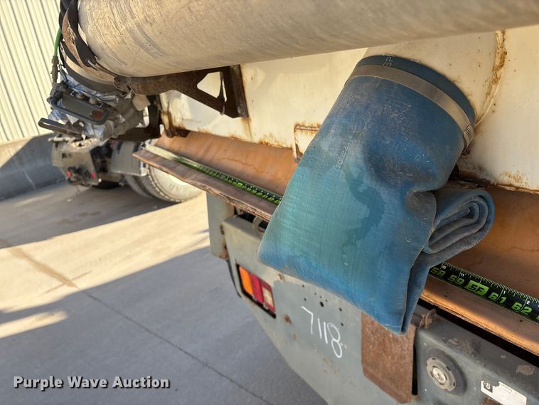 image for item FG0018 2007 Sterling SC8000 street sweeper truck