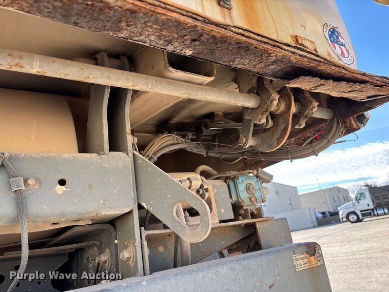 image for item FG0018 2007 Sterling SC8000 street sweeper truck