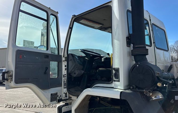 image for item FG0018 2007 Sterling SC8000 street sweeper truck