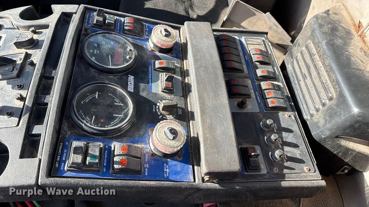 image for item FG0018 2007 Sterling SC8000 street sweeper truck