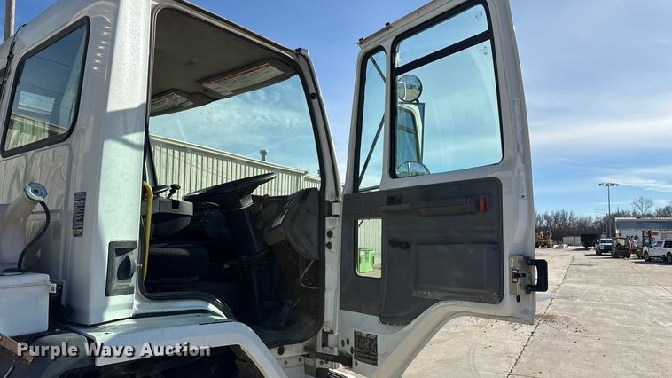 image for item FG0018 2007 Sterling SC8000 street sweeper truck