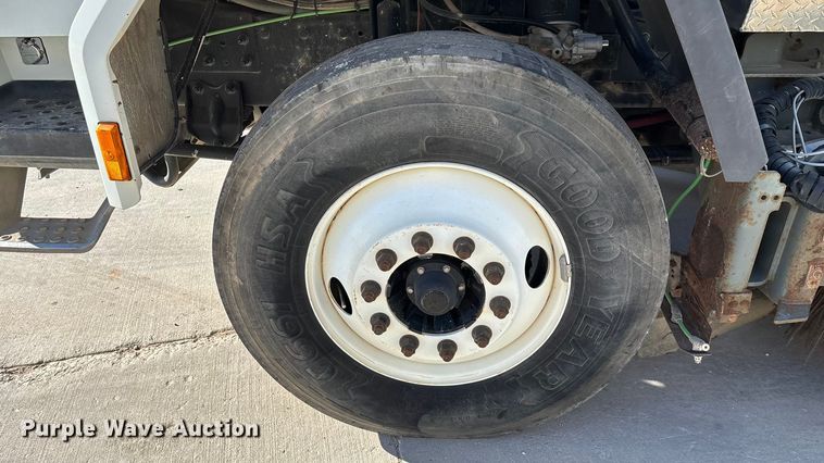 image for item FG0018 2007 Sterling SC8000 street sweeper truck