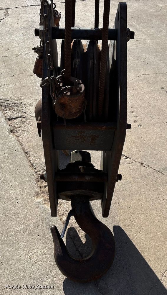 image for item FG0019 Grove RT635C crane