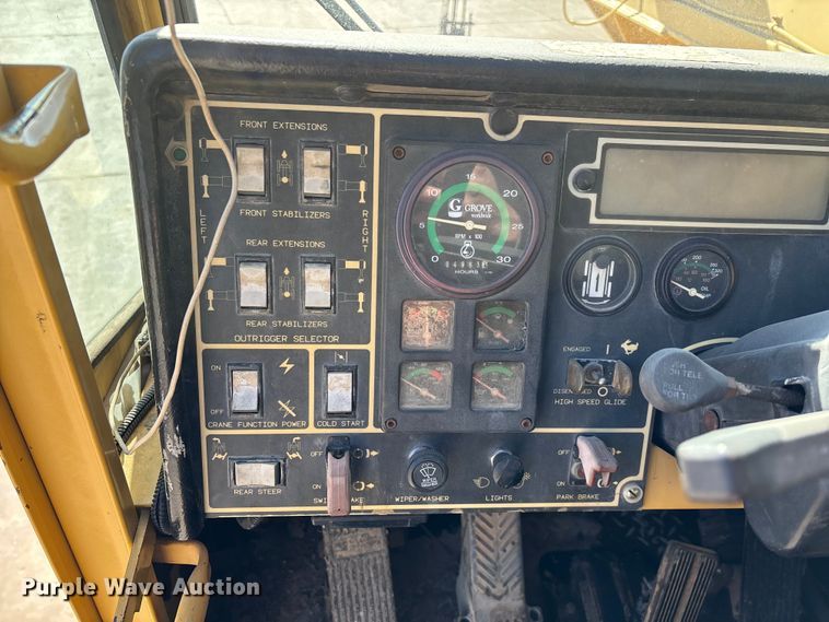 image for item FG0019 Grove RT635C crane