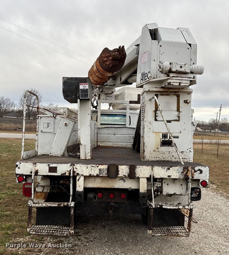 image for item FG0020 1989 GMC C7 digger derrick truck