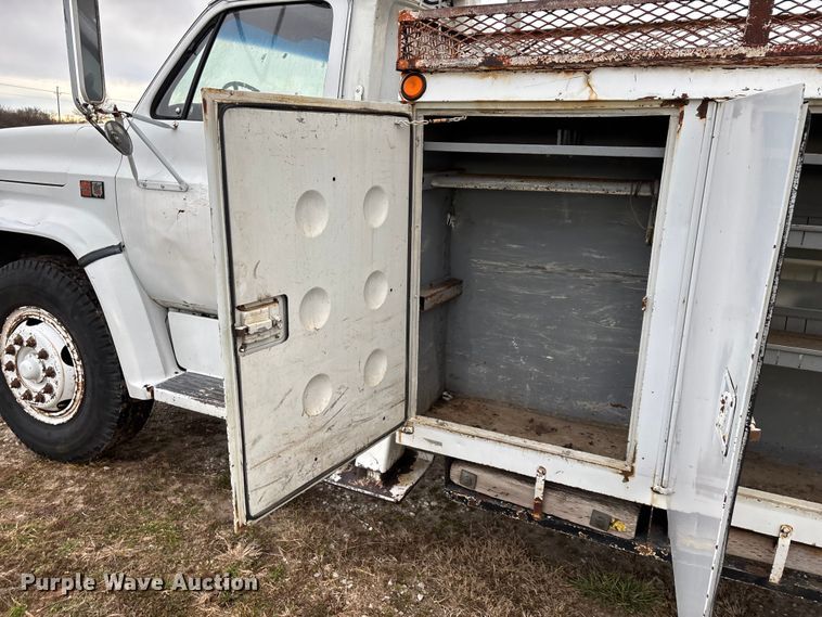 image for item FG0020 1989 GMC C7 digger derrick truck