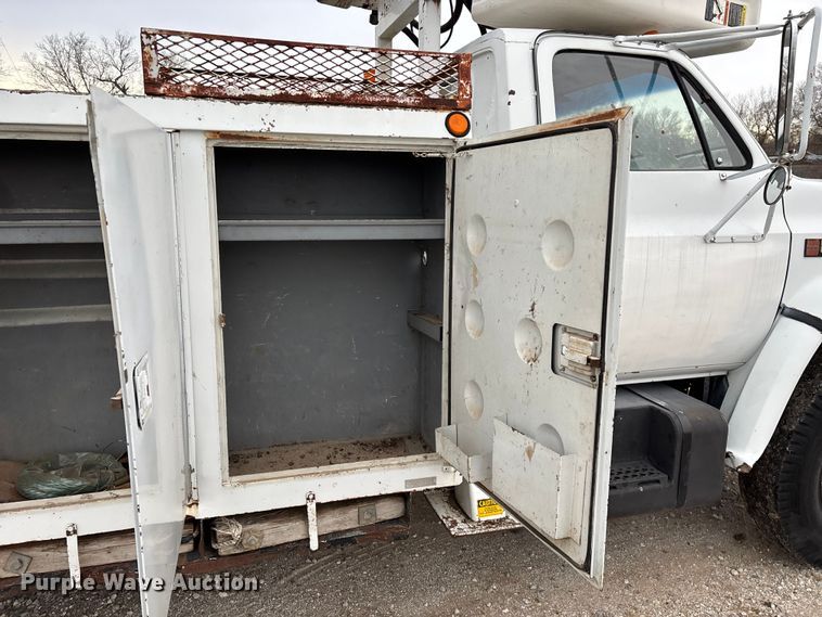 image for item FG0020 1989 GMC C7 digger derrick truck