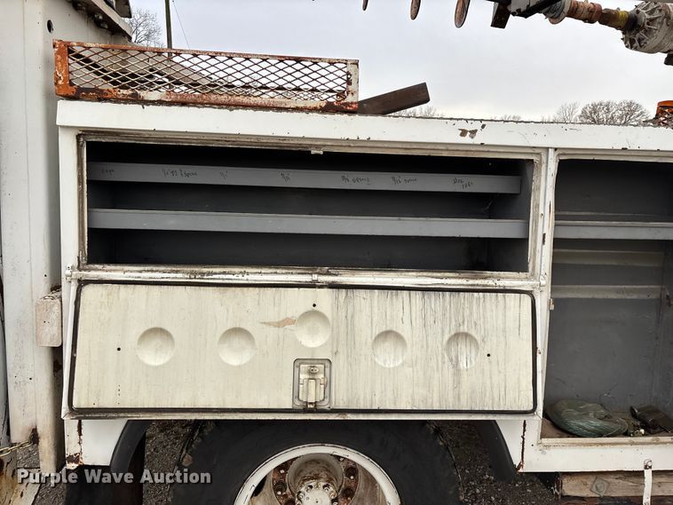 image for item FG0020 1989 GMC C7 digger derrick truck