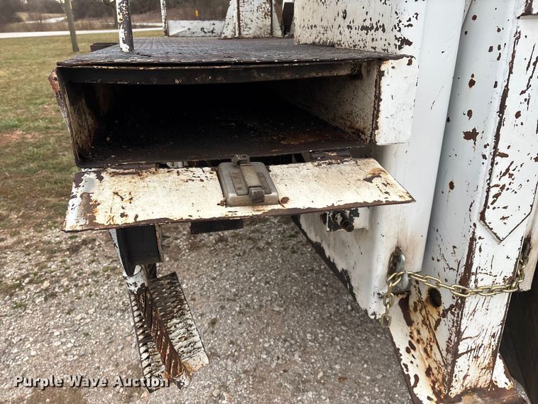 image for item FG0020 1989 GMC C7 digger derrick truck