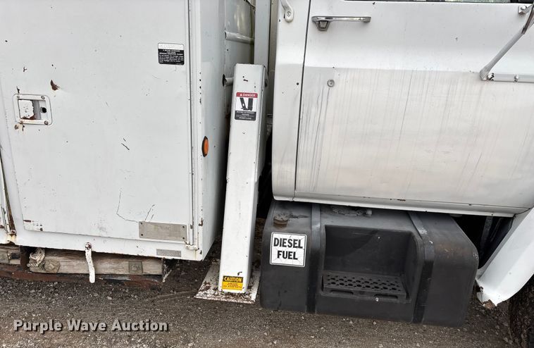 image for item FG0020 1989 GMC C7 digger derrick truck