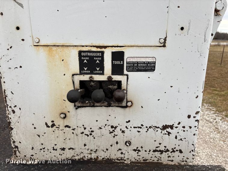 image for item FG0020 1989 GMC C7 digger derrick truck