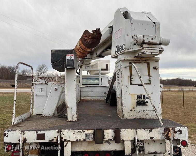 image for item FG0020 1989 GMC C7 digger derrick truck