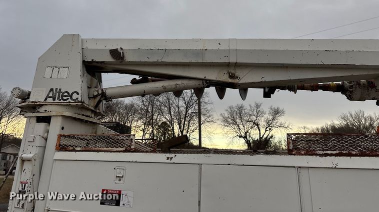 image for item FG0020 1989 GMC C7 digger derrick truck