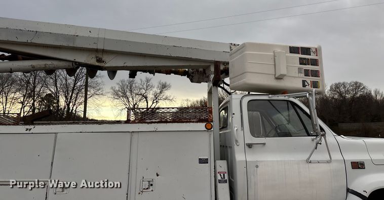 image for item FG0020 1989 GMC C7 digger derrick truck