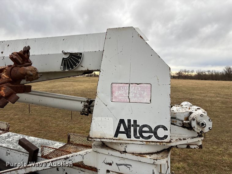 image for item FG0020 1989 GMC C7 digger derrick truck