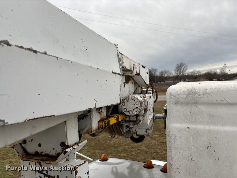 image for item FG0020 1989 GMC C7 digger derrick truck