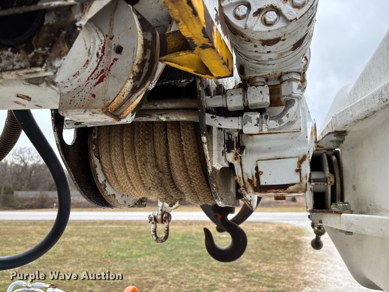 image for item FG0020 1989 GMC C7 digger derrick truck