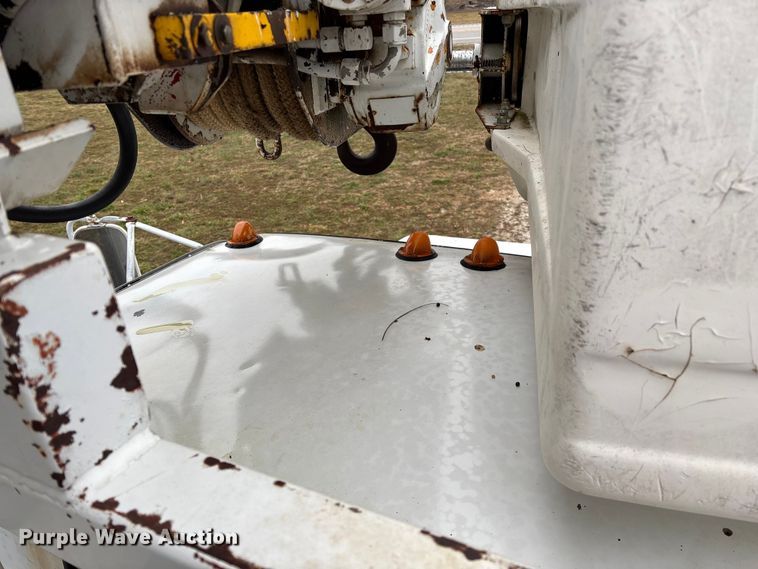 image for item FG0020 1989 GMC C7 digger derrick truck