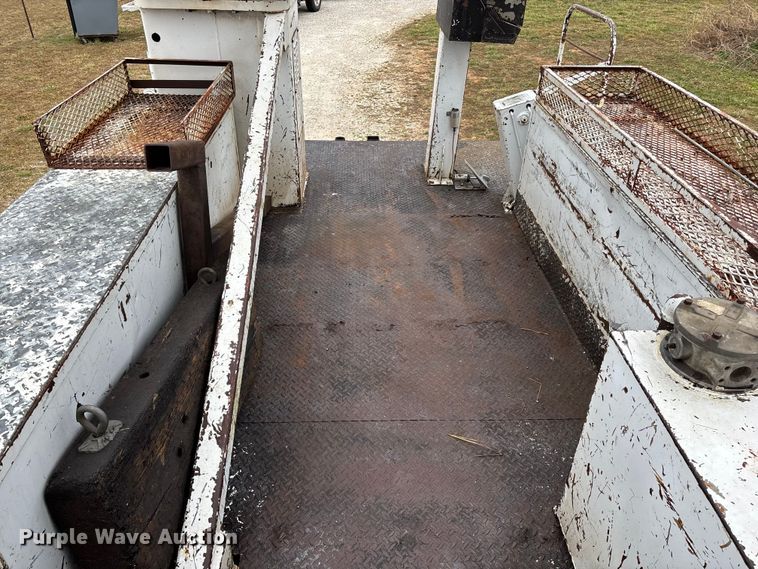 image for item FG0020 1989 GMC C7 digger derrick truck