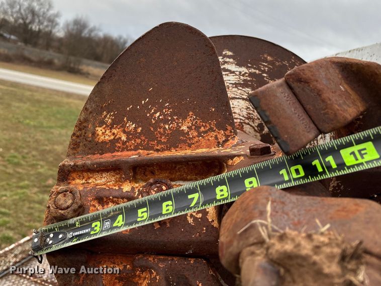 image for item FG0020 1989 GMC C7 digger derrick truck