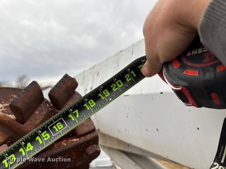 image for item FG0020 1989 GMC C7 digger derrick truck