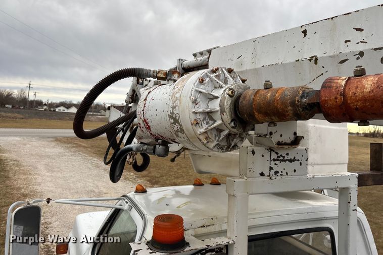 image for item FG0020 1989 GMC C7 digger derrick truck