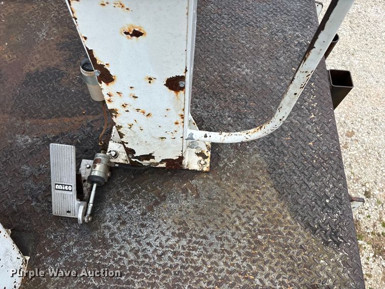 image for item FG0020 1989 GMC C7 digger derrick truck