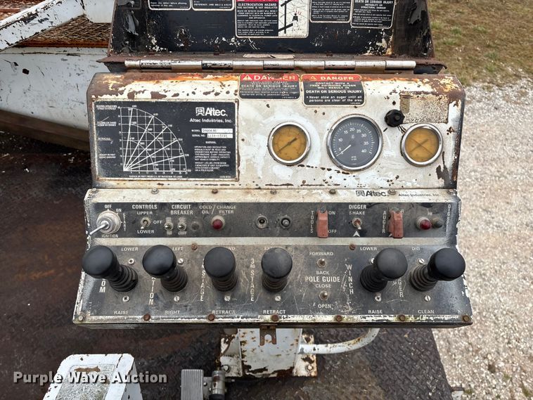 image for item FG0020 1989 GMC C7 digger derrick truck