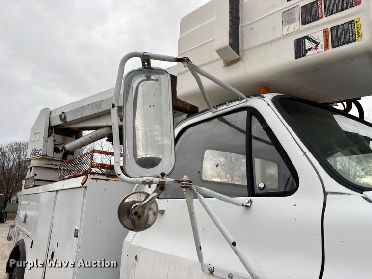 image for item FG0020 1989 GMC C7 digger derrick truck