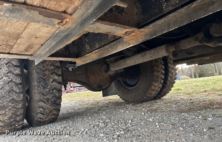 image for item FG0020 1989 GMC C7 digger derrick truck