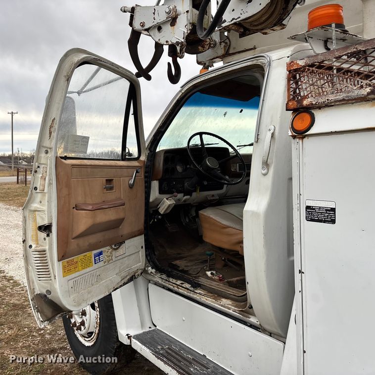 image for item FG0020 1989 GMC C7 digger derrick truck