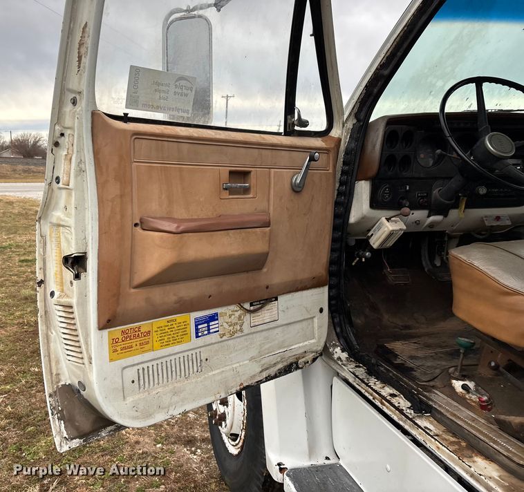 image for item FG0020 1989 GMC C7 digger derrick truck