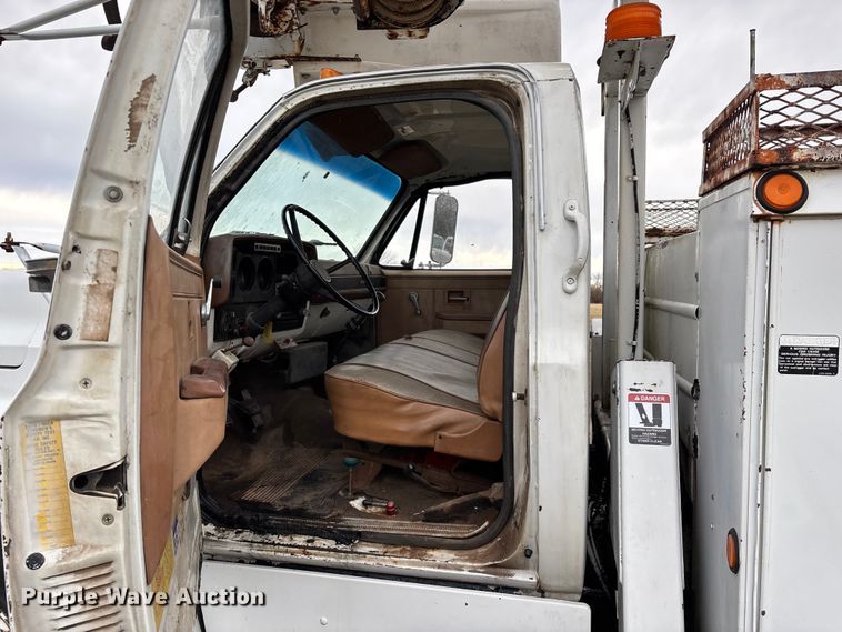 image for item FG0020 1989 GMC C7 digger derrick truck