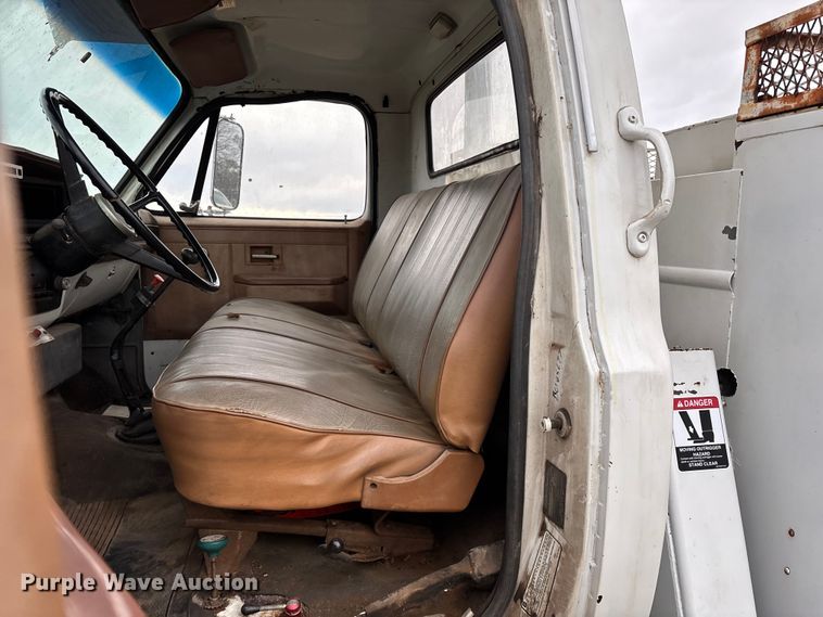 image for item FG0020 1989 GMC C7 digger derrick truck