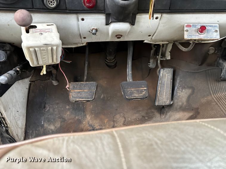 image for item FG0020 1989 GMC C7 digger derrick truck