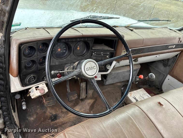 image for item FG0020 1989 GMC C7 digger derrick truck