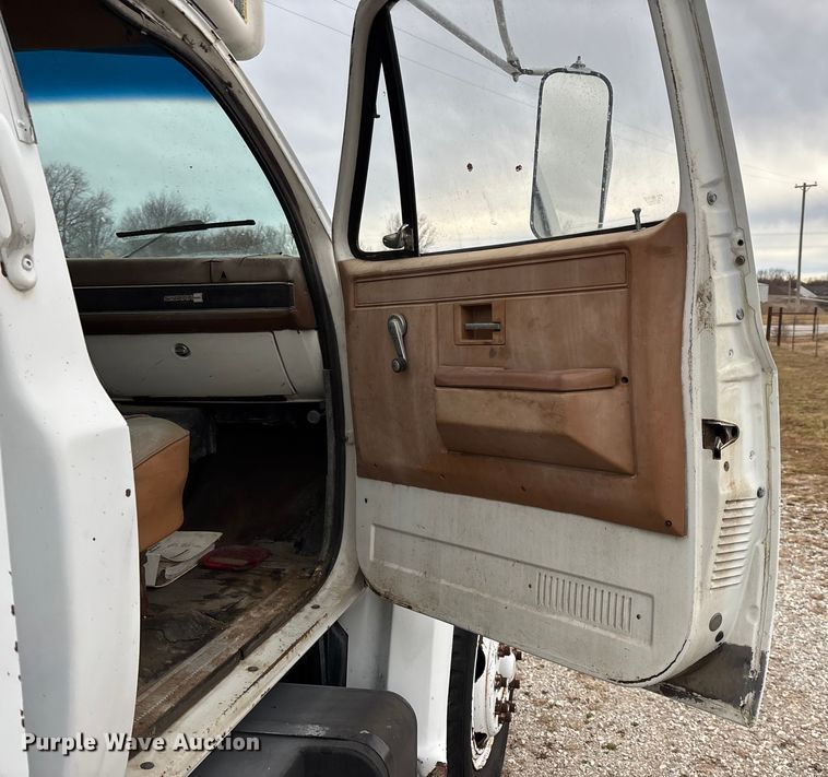 image for item FG0020 1989 GMC C7 digger derrick truck