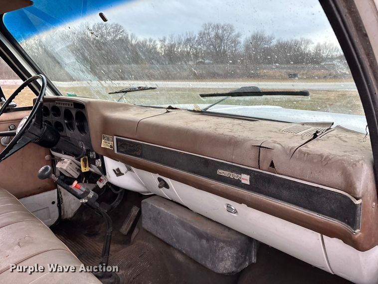 image for item FG0020 1989 GMC C7 digger derrick truck