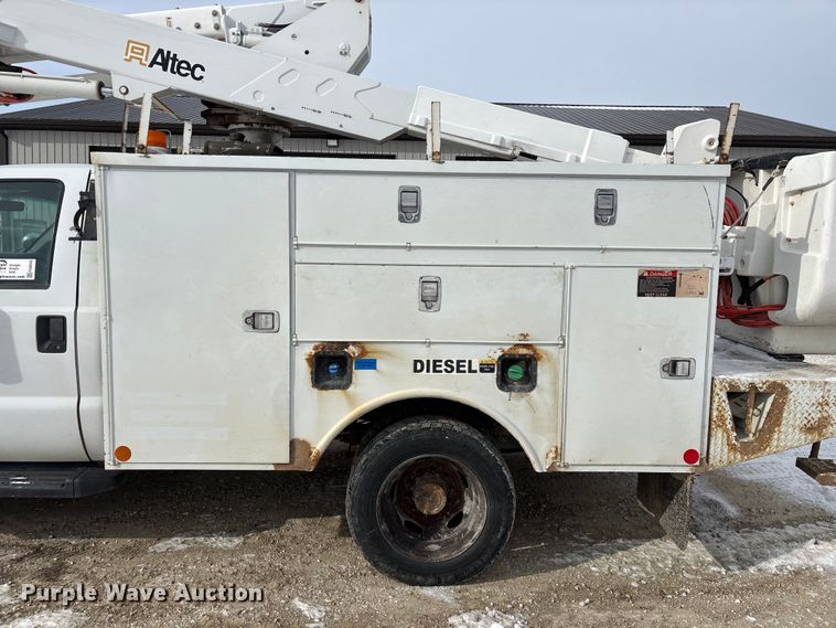 image for item FG0042 2011 Ford F550 Super Duty XL bucket truck