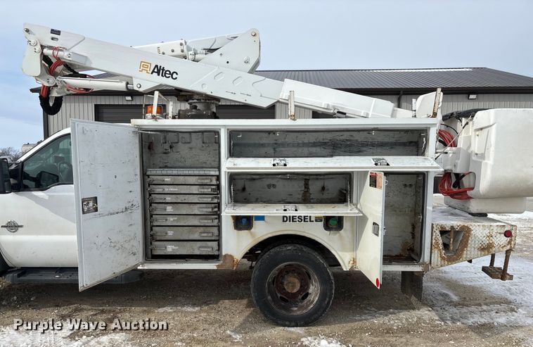 image for item FG0042 2011 Ford F550 Super Duty XL bucket truck