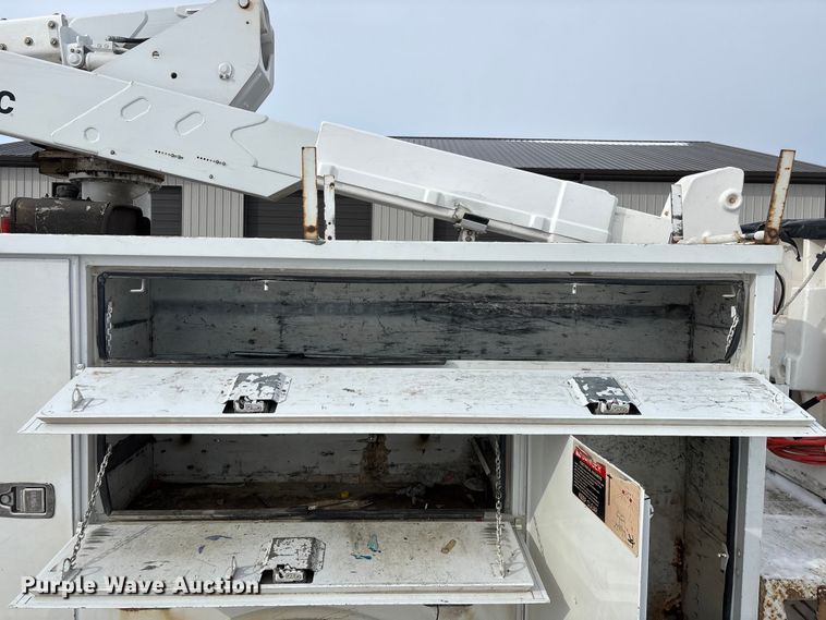 image for item FG0042 2011 Ford F550 Super Duty XL bucket truck