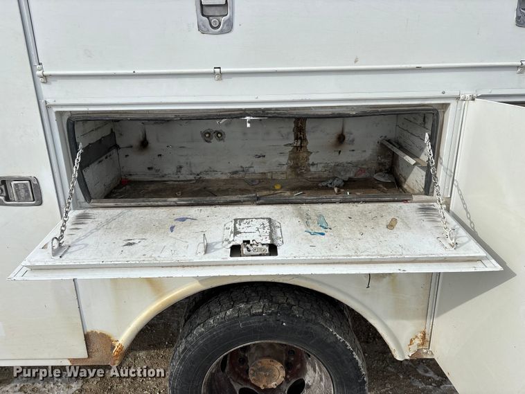 image for item FG0042 2011 Ford F550 Super Duty XL bucket truck