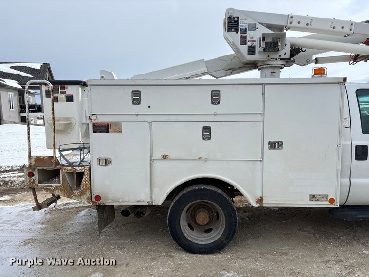 image for item FG0042 2011 Ford F550 Super Duty XL bucket truck