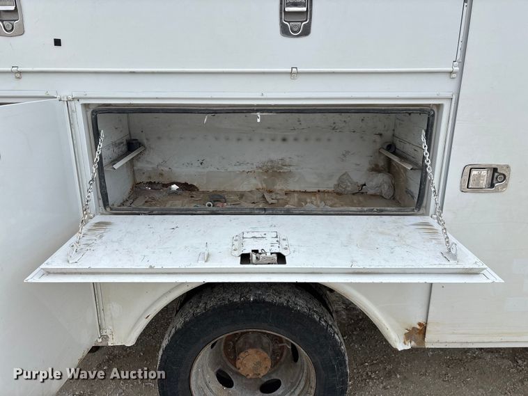 image for item FG0042 2011 Ford F550 Super Duty XL bucket truck