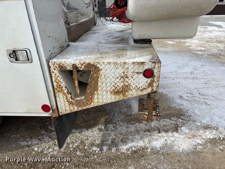 image for item FG0042 2011 Ford F550 Super Duty XL bucket truck