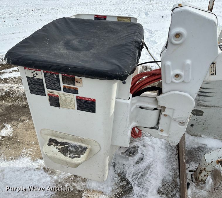 image for item FG0042 2011 Ford F550 Super Duty XL bucket truck