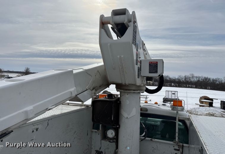 image for item FG0042 2011 Ford F550 Super Duty XL bucket truck