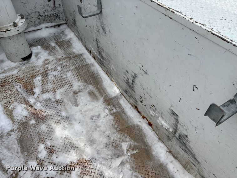 image for item FG0042 2011 Ford F550 Super Duty XL bucket truck