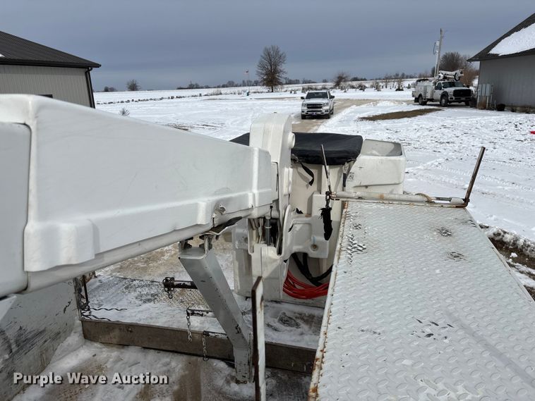 image for item FG0042 2011 Ford F550 Super Duty XL bucket truck