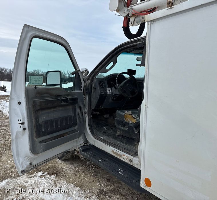 image for item FG0042 2011 Ford F550 Super Duty XL bucket truck
